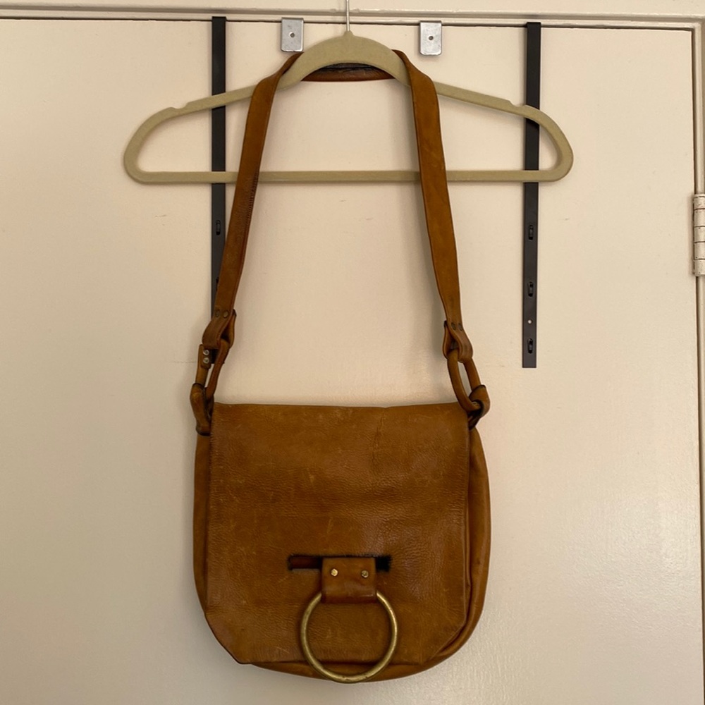 Vintage boho distressed tobacco leather satchel shoulder bag w brass accents